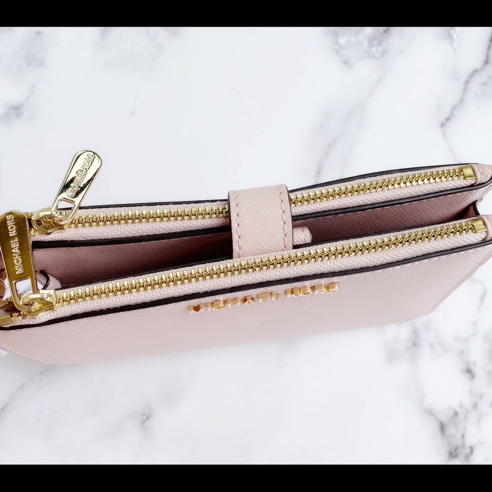 SALE‼️‼️ 💕NWT Michael Kors Wristlet Pink - Picture 5 of 8